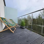 Comfy Near The Sea In 아파트
