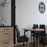 Comfy Near The Sea In 아파트 *