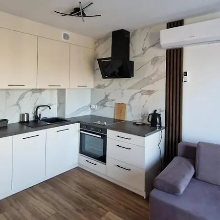 Apartment Comfy Near The Sea In G