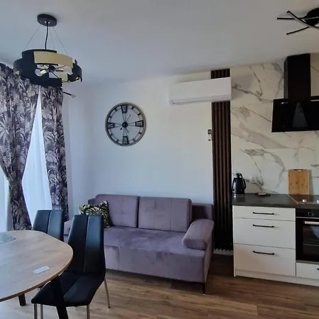 Comfy Near The Sea In *